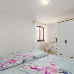 Idyllisches Apartment Nur 250 Meter Zum Strand Mit Pool, Meerblick, Grillbereich, Liegen