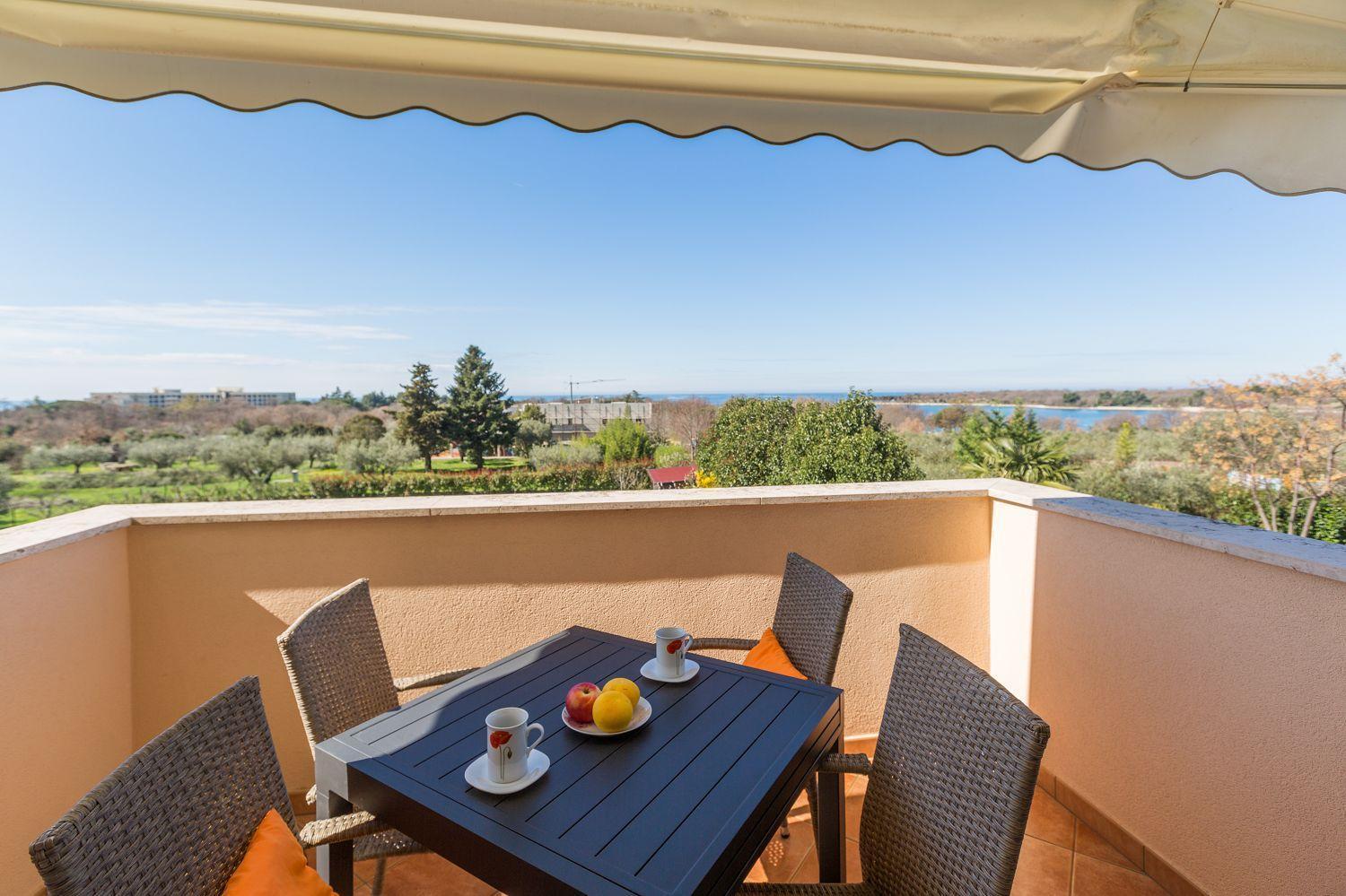 Apartment Idyllisches Nur 250 Meter Zum Mit Pool, Meerblick, Grillbereich, Liegen
